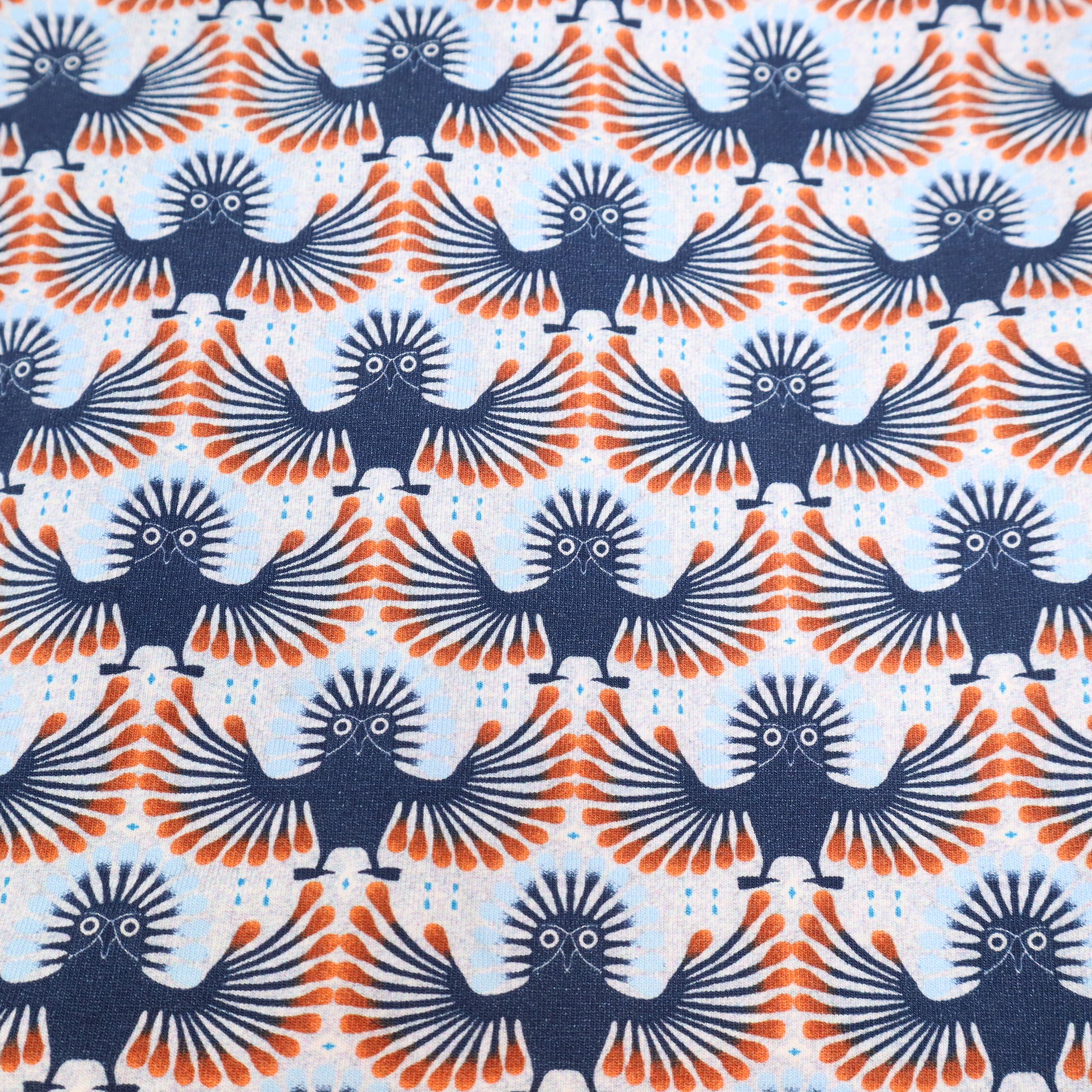 Baumwolljersey-Stoffmuster grau mit blau-orangenen Eulen